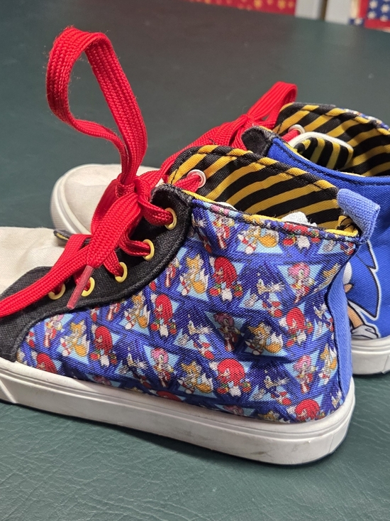 **Sonic Kids High-Top Sneakers in Red, Blue, Black - Casual Lace-Up Shoes** - Picture 4 of 8